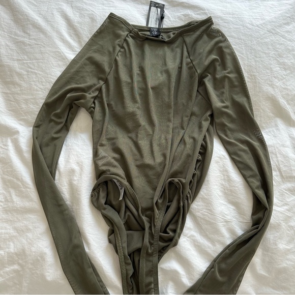 Green long sleeve bodysuit with ruched design - Picture 6 of 6